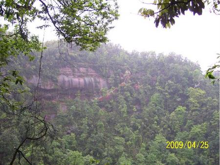 玉兰山泉水厂旁页岩