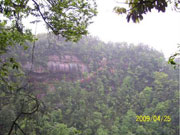 玉兰山泉水厂旁页岩